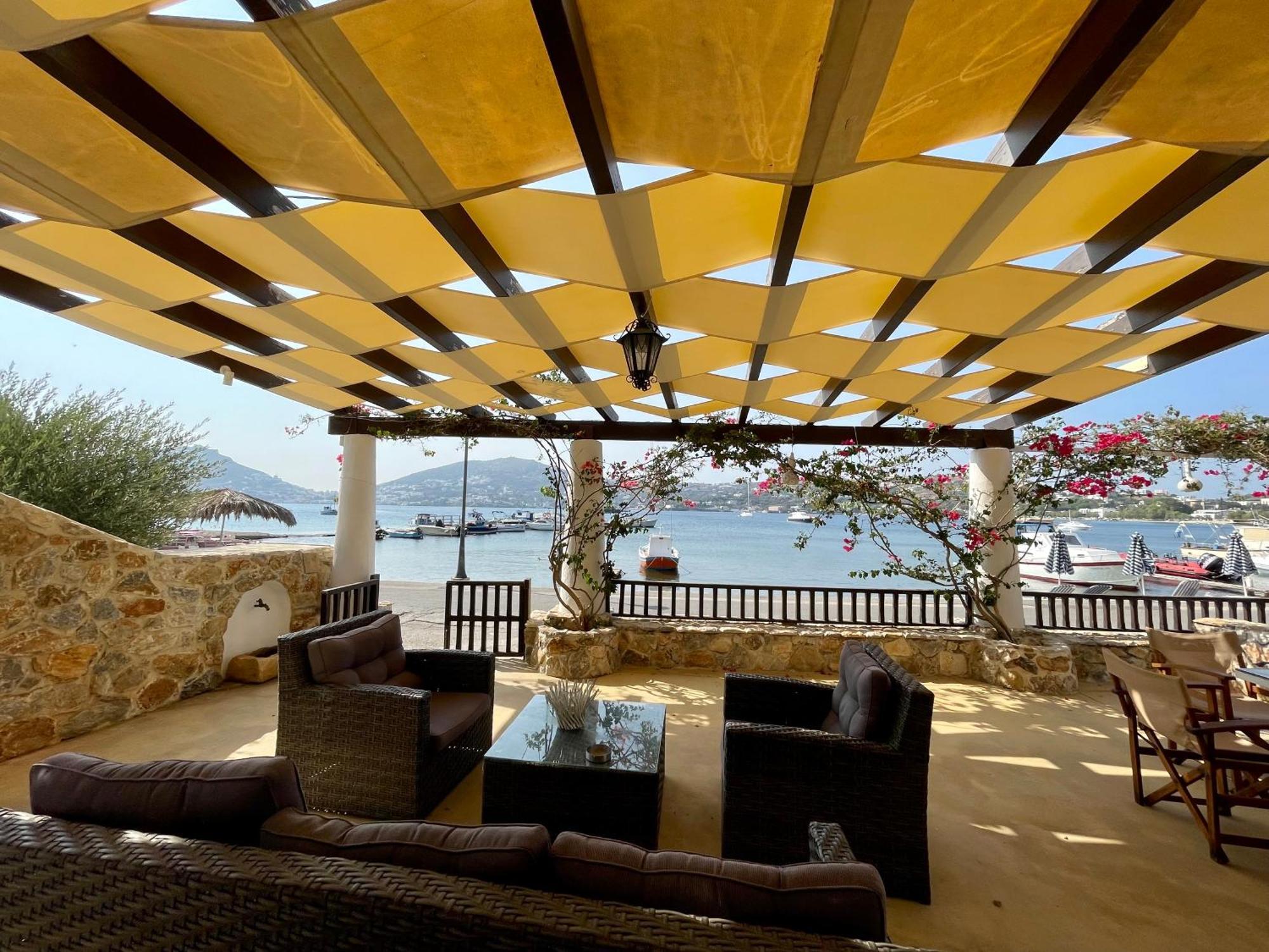 Atlazia Suites Алинда Екстериор снимка