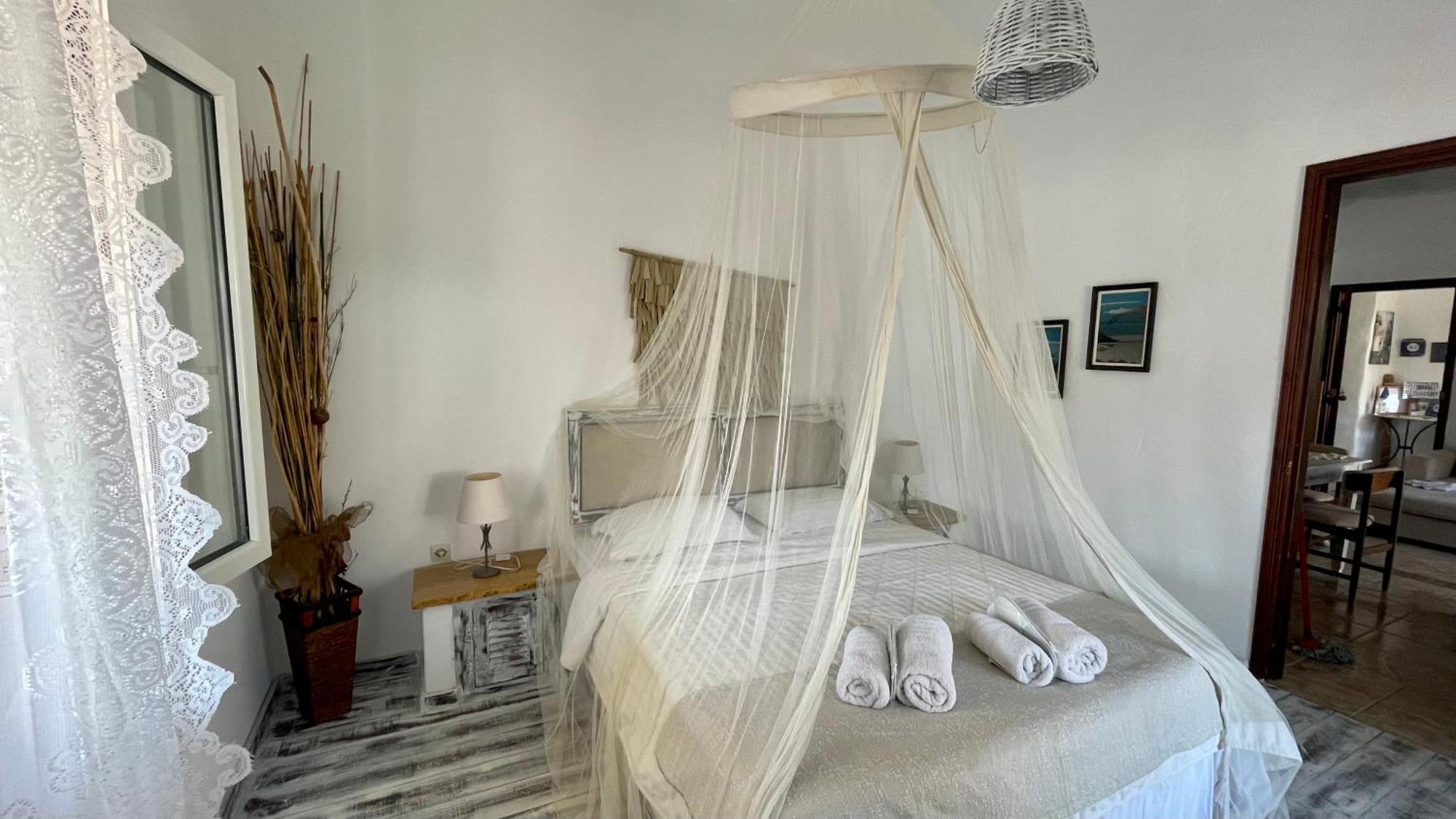 Atlazia Suites Алинда Екстериор снимка