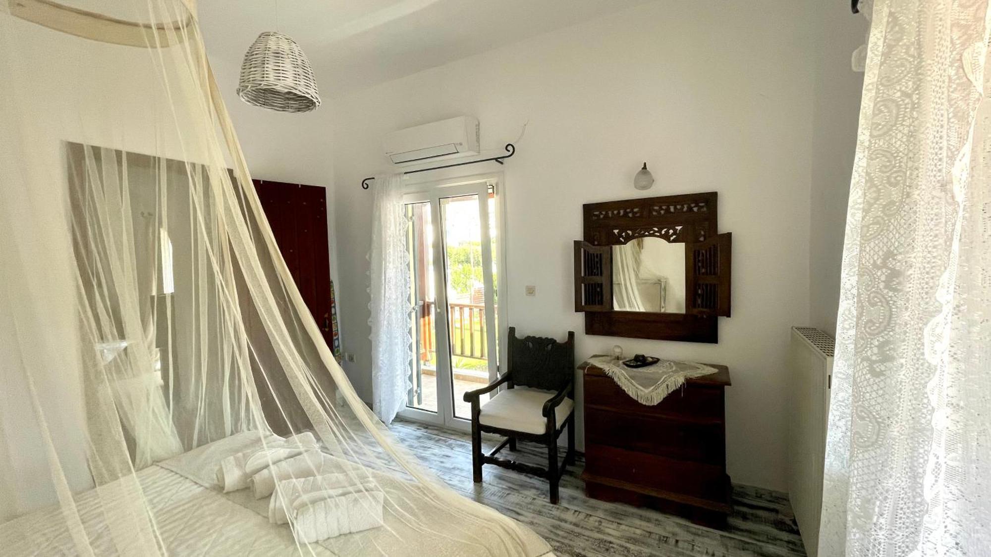Atlazia Suites Алинда Екстериор снимка
