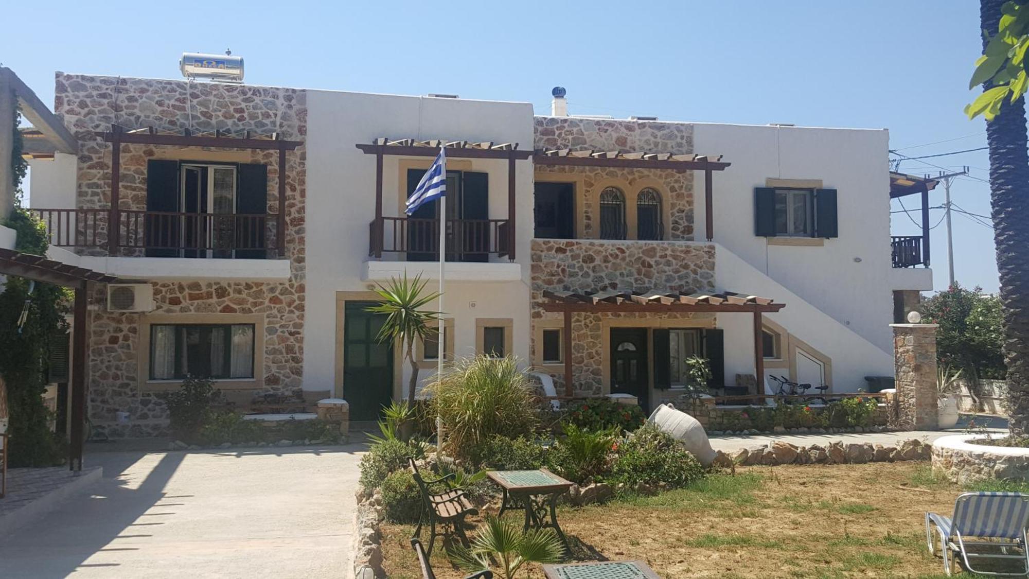 Atlazia Suites Алинда Екстериор снимка