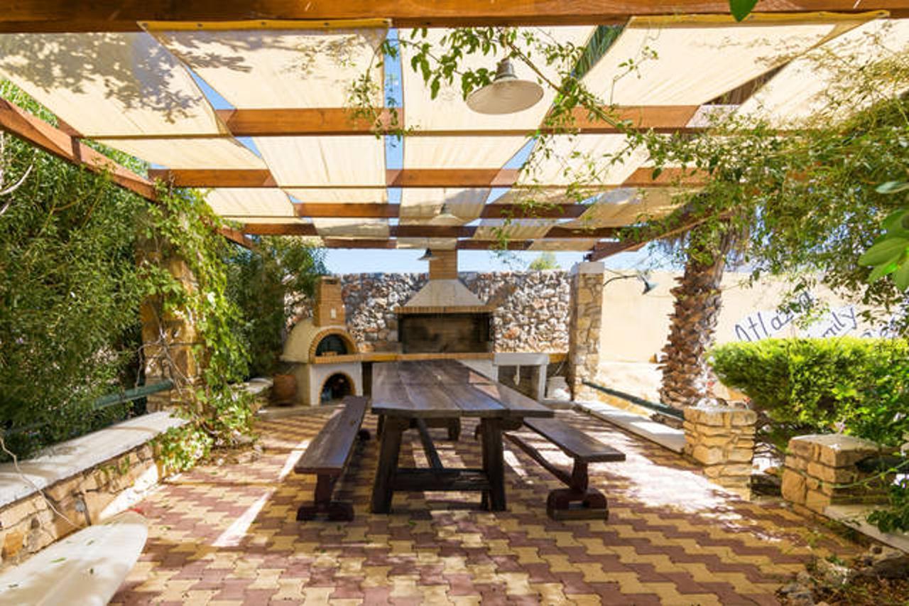 Atlazia Suites Алинда Екстериор снимка