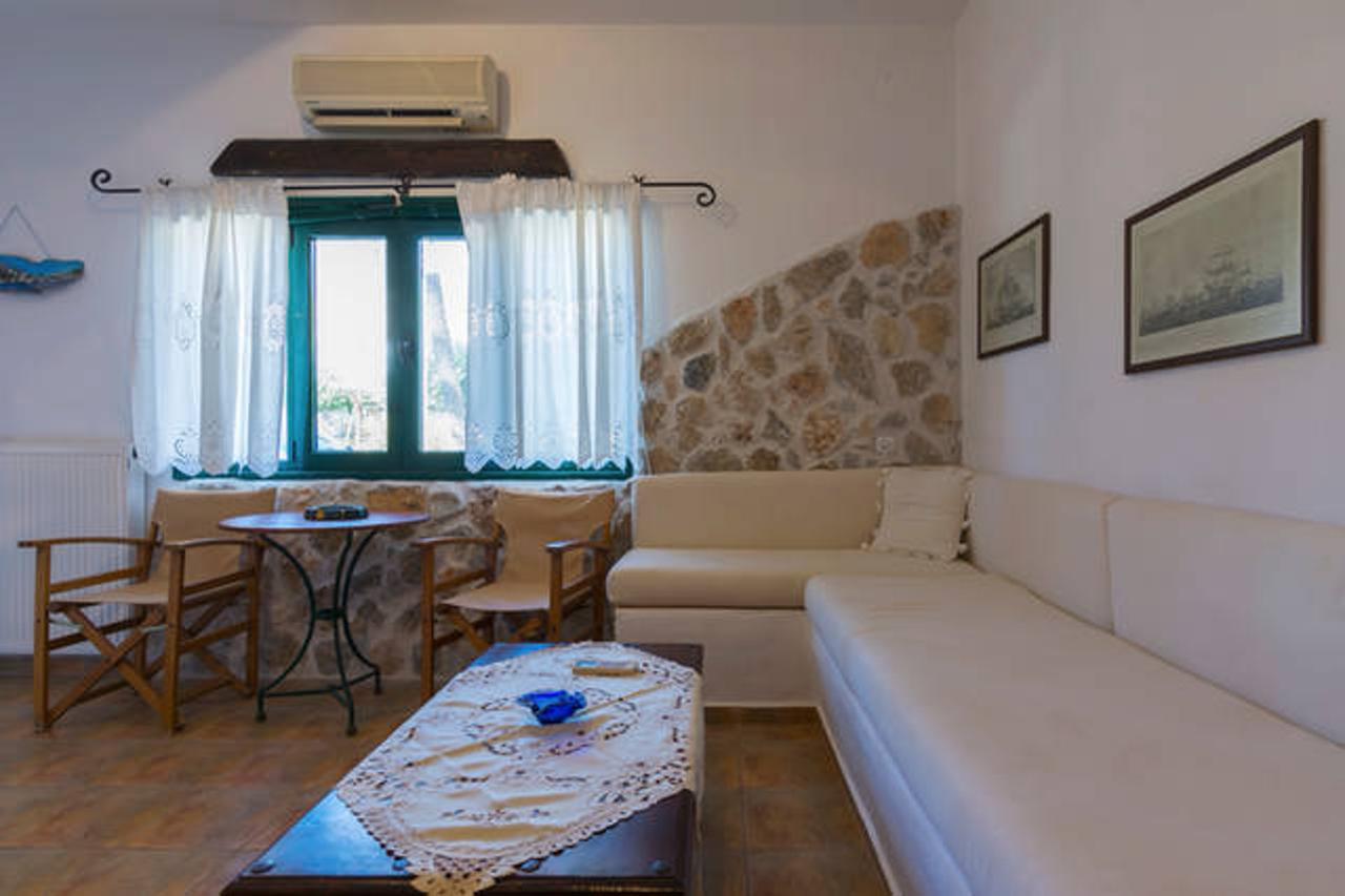 Atlazia Suites Алинда Екстериор снимка